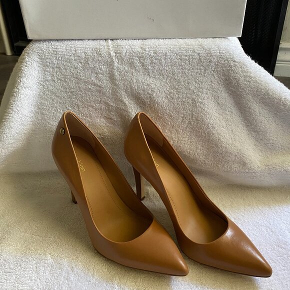 Calvin Klein Caramel Pumps - Picture 1 of 3